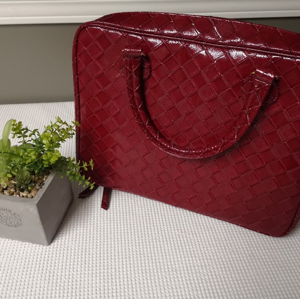 NEW  Estee Lauder Quilted Bag
